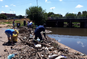 Riverside Park Cleanup - The Community working together to Clean the Riverside Park side of the Hennops